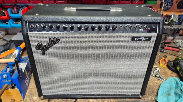 Fender 210 Princeton Chorus Guitar Amp in Amps & Pedals in Ottawa - Image 2