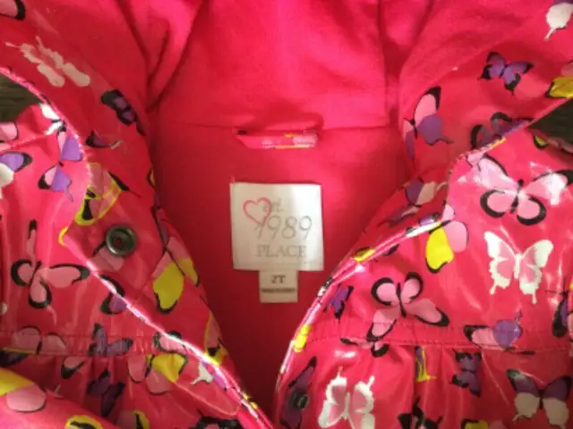 Children’s Place raincoat - Size 2T in Clothing - 2T in Calgary - Image 3