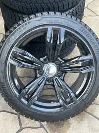 4 pneus hiver Bridgestone sur mag 225/45 R18