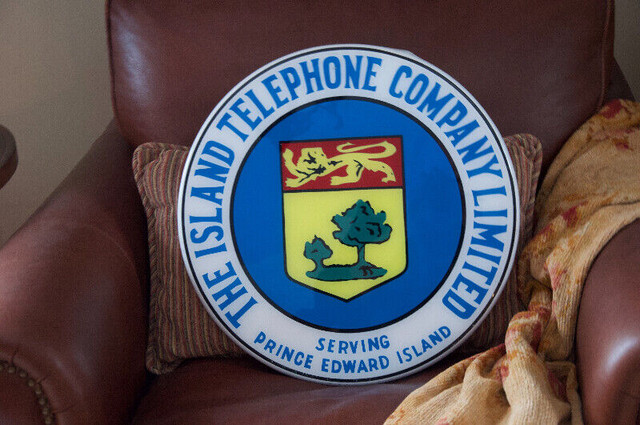 Canadian Telephone Signs in Arts & Collectibles in City of Halifax - Image 4