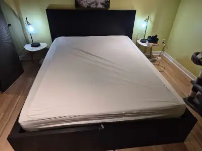Lit Ikea modèle Malm. Cadre + Sommier + Matelas