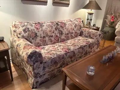 Sofa bed - free (Danforth and Woodbine), View more