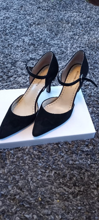 Adrienne Vittadini Black high heeled shoes