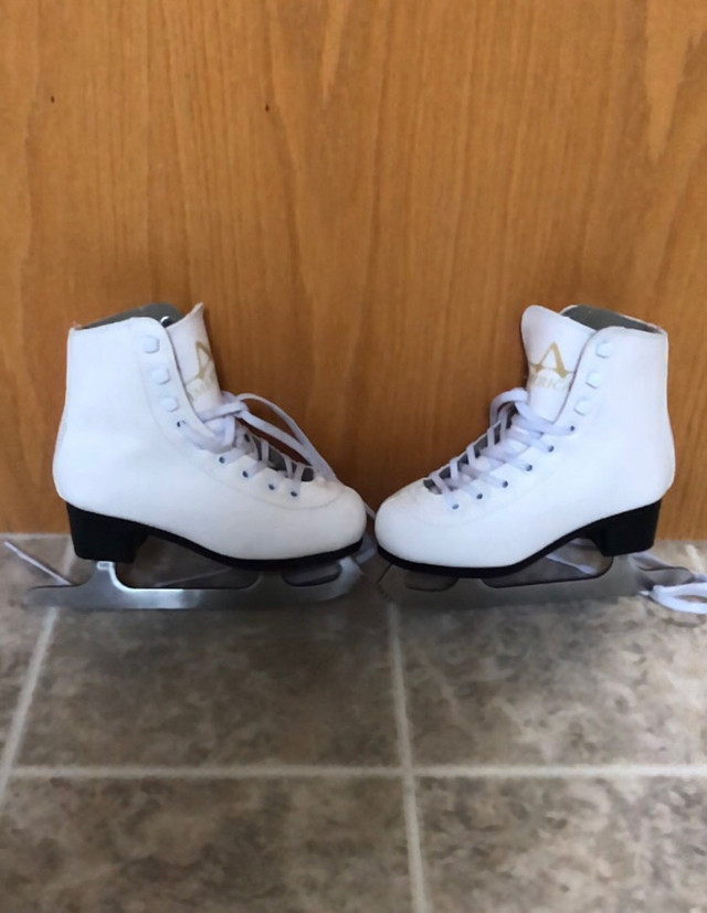 Figure Skating Shoes for kids (Size 13) in Skates & Blades in Calgary - Image 3