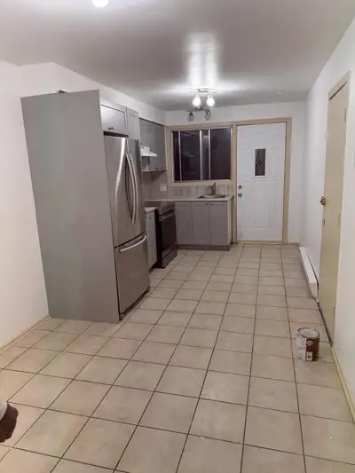 Libre maintenant et le 1er Juillet 4 ½ sur le deuxieme etage Unité récemment rénovée avec cuisine fr...