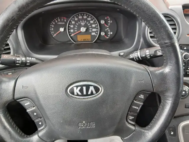 Kia rondo ex model automatic well maintained457023429227980804