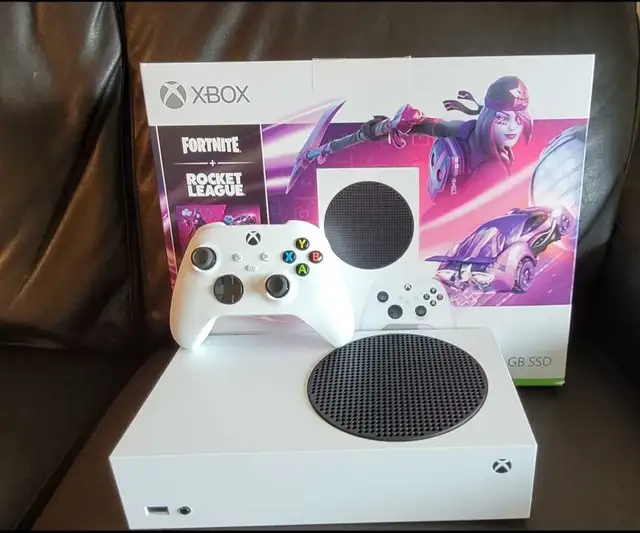 Xbox series s bundle in Xbox Series X & S in City of Montréal - Image 2