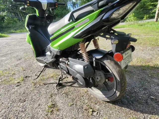 2017 Scooterre Urbain Voyageur scooter 50cc in Scooters & Pocket Bikes in Sherbrooke - Image 4
