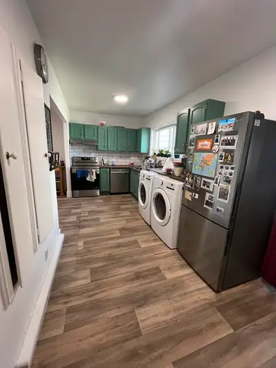 Je sous-loue mon appartement pour juillet et/ou août, entre deux déménagements. Possibilité de louer...