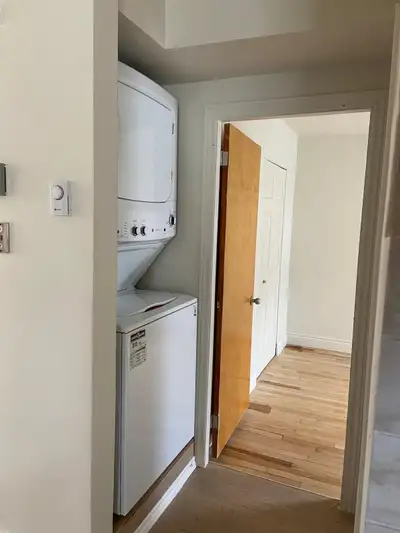 Appartement 4 ½ lumineux à louer à proximité du Cégep de Sherbrooke et de l’Hôtel-Dieu. Logement fra...
