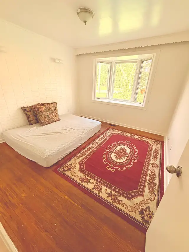 Room for Rent in Room Rentals & Roommates in Oshawa / Durham Region - Image 5