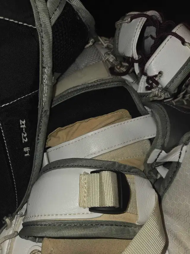 Mitaine Bauer Ultrasonic Hunter Miska goalie glove in Hockey in City of Montréal - Image 6