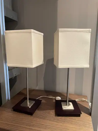Deux lampes de chevet ou de table, View more