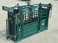 Very good condition-Lakeland Q-Catch manual cattle squeeze!