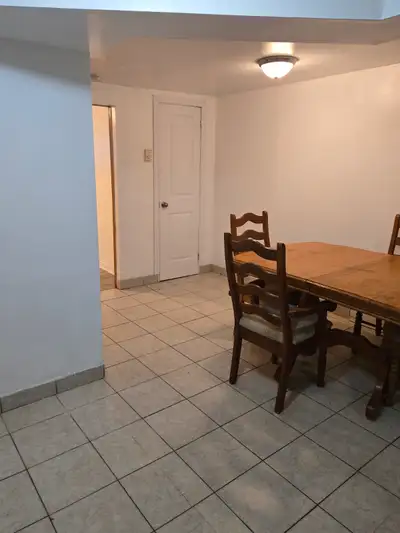 3½ avec 1 chambre fermée à Saint-Michel 1 000 $/mois Disponible dès le 1er octobre 2026 Environ 5 mi...