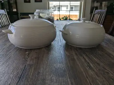 Used Like New condition Lagostina Bianco ceramic Casserole Dishes. Large is 4.3L (4.5 qt), Small is...