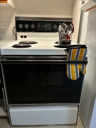 Frigidaire Stove with Oven(Baking accessories Included), View more