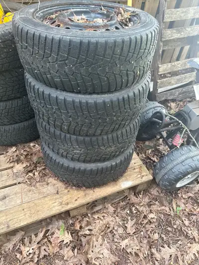 Selling a set of Arctic Trekker 205/55R16 winter tires on rims. Tread is worn down – not recommended...