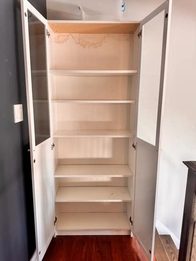 White Ikea Two Glass Door Bookshelf in Bookcases & Shelving Units in Oshawa / Durham Region - Image 4