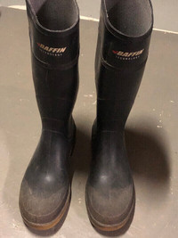 Baffin uninsulated rubber boots.