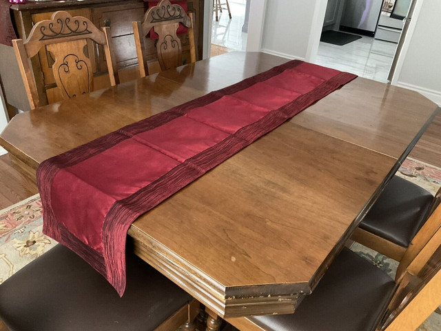 EUC,  red lined  table runner, 70” long, 13” wide, washable in Holiday, Event & Seasonal in Mississauga / Peel Region - Image 2