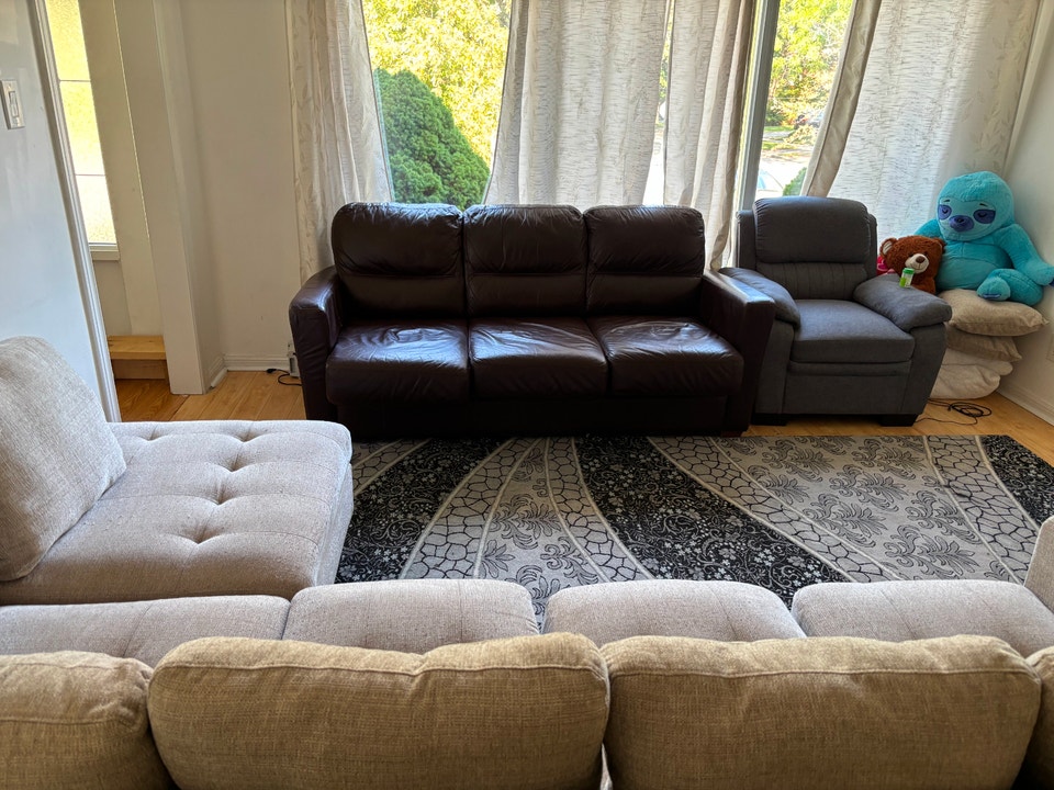 North York  detached house upper level one bedroom for rent 2