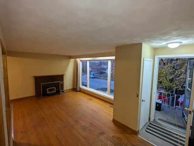 Spacious Main Floor of Bungalow Avail Dec 1st Utilities included in Long Term Rentals in Guelph - Image 4