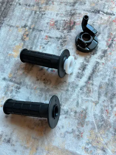 New unit comes with new grips