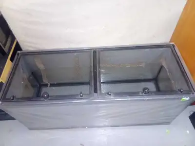 80 gallon aquarium with grates on top in great shape with python for cleaning floating log floating...