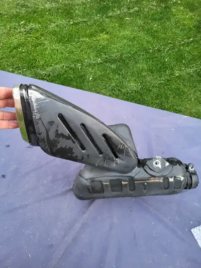 up for free is a 2006 generation GSXR 600/750 exhaust. The exhaust was scratched due to a lowslide b...