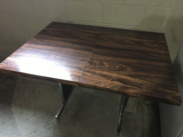 1970’s vintage small kitchen table metal frame with 3 chairs in Arts & Collectibles in Mississauga / Peel Region