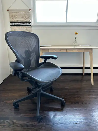 Selling a lightly used Herman Miller Aeron office chair that's still in great shape - practically ne...