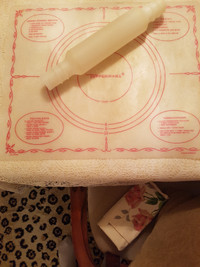 Vintage Tupperware Pastry Sheet And Rolling Pin Set