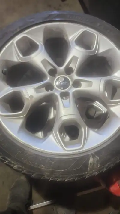 All seasons tires 235/45R19 From Ford Escape. 80% trend