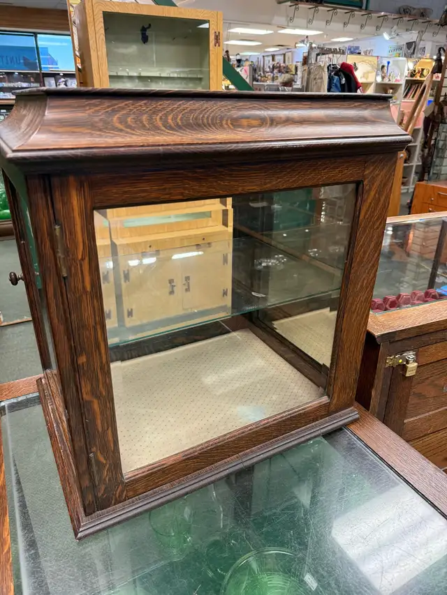 Vintage oak display cabinet  in Hutches & Display Cabinets in Edmonton - Image 5