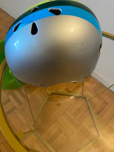 Nutcase Helmet – Size Medium – Good Condition Selling a genuine Nutcase helmet, size medium. Great f...