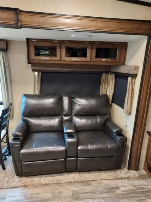 2019 Grand Design Reflection 337RLS in RVs & Motorhomes in Bridgewater - Image 8