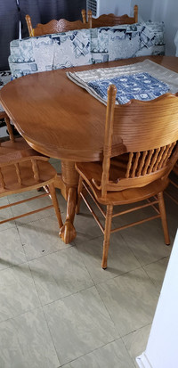 belle table en bois + 8 chaise / nice wooden table + 8 chairs