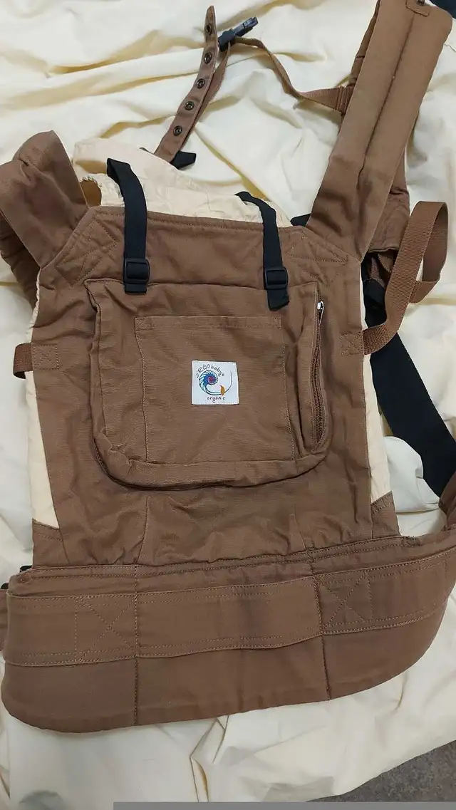 ERGO baby carrier and infant insert in Feeding & High Chairs in Mississauga / Peel Region - Image 3