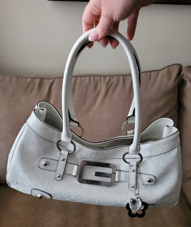 Guess White purse in Women's - Bags & Wallets in Ottawa