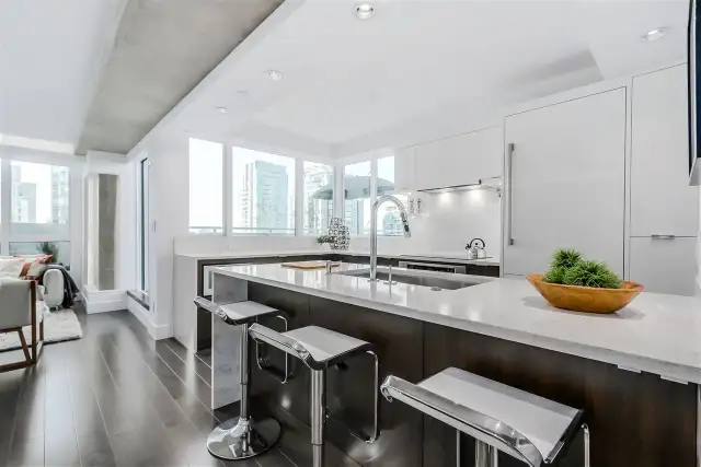  Private Furnished Room in High-Rise — All Utilities Included in Room Rentals & Roommates in Vancouver - Image 7