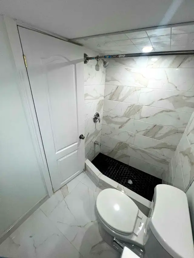 ***LOOK NEW RENOVATED 1 BDRM 3 LARGE WINDOWS ETOBICOKE***63417637920641124