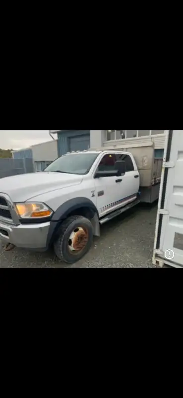 Moteur défectueux (moteur cogne) Dodge ram 5500 avec boite de 12 à vendre pour pièce ou nécessite un...