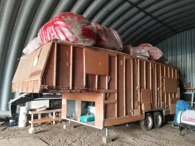 2000 elite 5th wheel RV for sale. Needs work. Pick up only. $3,000 OBO