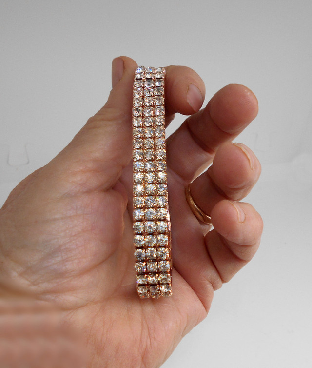 Gold Tone Expansion Bracelet w/ Sparkly Rhinestones Plus Size in Jewellery & Watches in St. Catharines - Image 2