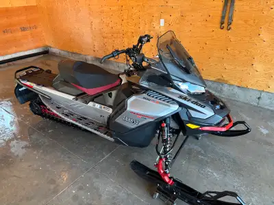 2323 skidoo renegade x-rs 900r turbo. 180hp. Excellent condition. 4914km. Ice Ripper XT 1.5” track....