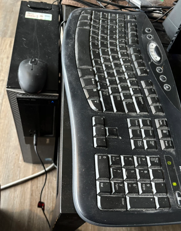 NOT A GAMING COMPUTER...but GREAT for EVERYTHING else... in Desktop Computers in Edmonton - Image 3