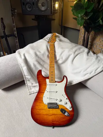 Fender Select Stratocaster Cherry 2012, View more