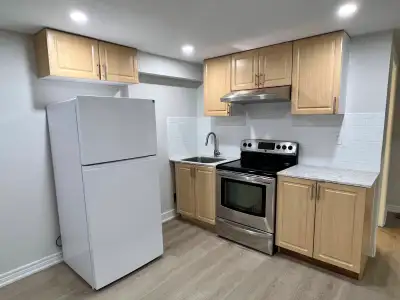 Located on the Corner of Chinguacousy Rd and Wanless Dr, Minutes to the 410! Many Amenities within W...
