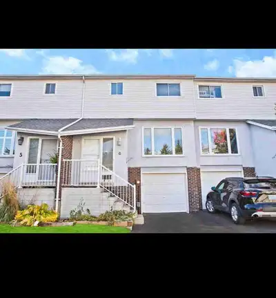 3 Bed 2 Bath Townhouse for Rent in Downtown Whitby